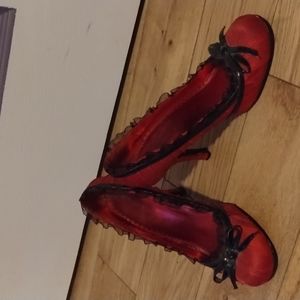 Size 8 1/2 Wild Diva Satin red pump with black lace trim and bow on top.